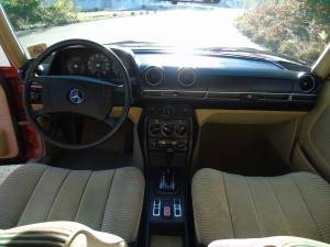 Immagine 40/60 di Mercedes-Benz 250 (1978)