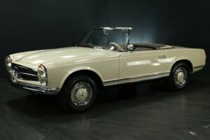 Image 3/50 of Mercedes-Benz 230 SL (1967)
