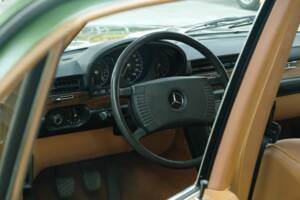 Image 19/50 de Mercedes-Benz 350 SE (1975)