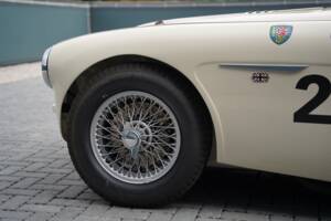 Image 43/50 of Austin-Healey 100&#x2F;6 (BN6) (1958)