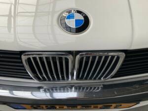 Image 7/34 de BMW 325i (1987)