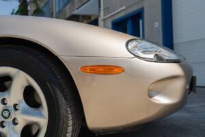 Image 22/91 de Jaguar XK8 4.0 (2000)