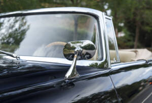 Image 11/28 of Dual-Ghia Convertible (1957)