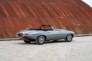 Image 6/34 de Jaguar E-Type (1968)