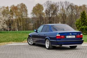 Immagine 2/74 di BMW M5 (1992)