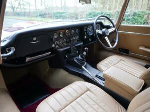 Image 11/19 of Jaguar Type E V12 (2+2) (1971)