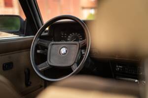 Image 32/76 of BMW 323i (1982)