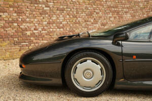 Image 23/50 of Jaguar XJ 220 (1993)