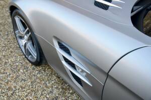 Image 17/50 de Mercedes-Benz SLS AMG (2011)