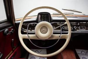 Imagen 15/32 de Mercedes-Benz 220 SE b (1965)