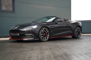 Image 11/50 of Aston Martin Vanquish S Volante (2018)