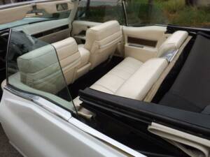 Immagine 14/50 di Cadillac DeVille Convertible (1969)