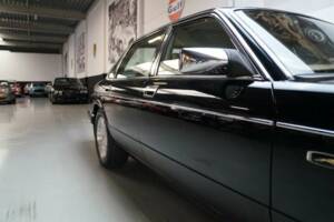 Image 28/47 of Jaguar XJ12 6.0 (1994)