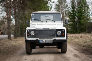 Bild 8/98 von Land Rover Defender 110 Td5 (1999)