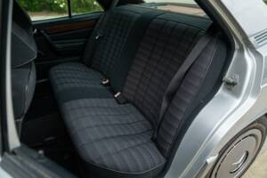 Image 21/50 of Mercedes-Benz 190 E 1.8 (1991)