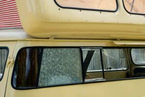 Image 43/50 of Bedford CA Dormobile (1961)