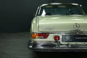 Image 34/49 of Mercedes-Benz 280 SE (1970)