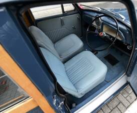 Image 35/50 of Morris Minor 1000 Traveller (1969)