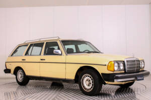 Image 19/33 de Mercedes-Benz 300 TD (1979)
