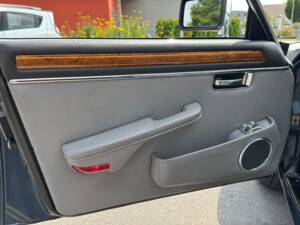 Image 14/20 of Daimler Double Six (1992)