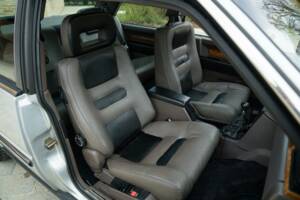 Image 36/50 de Volvo 780 Bertone 2.4 TD (1987)