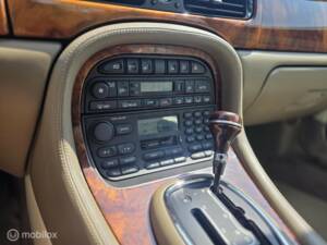 Bild 23/41 von Jaguar XJ 8 Executive (1997)