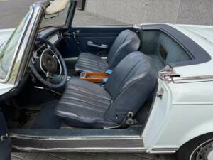 Image 27/50 of Mercedes-Benz 280 SL (1968)