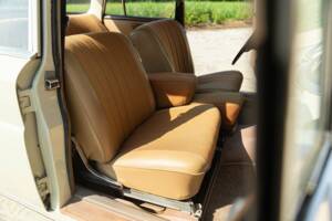 Image 32/50 of Mercedes-Benz 200 (1966)