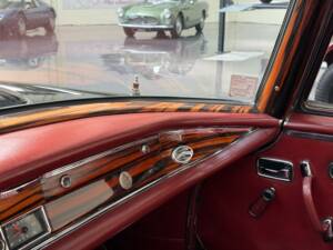 Bild 17/22 von Mercedes-Benz 280 SE 3,5 (1970)