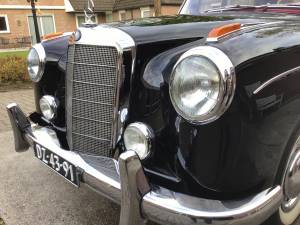 Image 16/25 of Mercedes-Benz 220 S (1958)