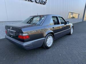 Bild 9/36 von Mercedes-Benz 500 E (1991)