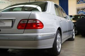 Bild 13/38 von Mercedes-Benz E 200 Kompressor (2001)