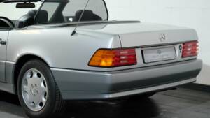 Image 29/51 of Mercedes-Benz 500 SL (1992)