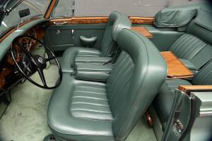 Image 32/50 de Bentley S3 Mulliner Park Ward DHC (1963)