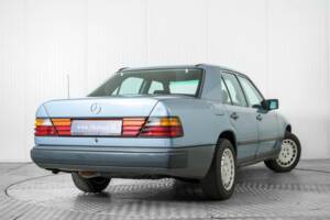 Bild 41/50 von Mercedes-Benz 230 E (1985)