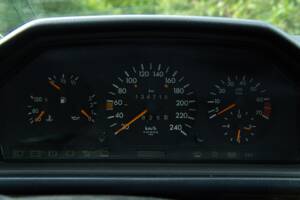 Image 39/63 of Mercedes-Benz 220 E (1993)