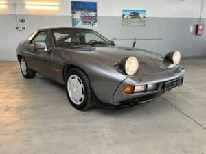 Afbeelding 31/59 van Porsche 928 S (1985)