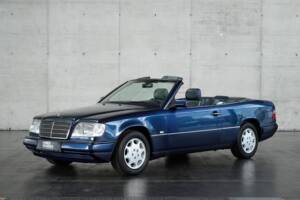 Bild 2/50 von Mercedes-Benz E 200 (1996)