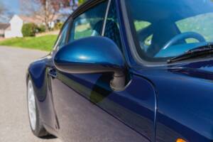 Image 17/52 of Porsche 911 Carrera 4 (1997)