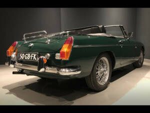 Image 11/40 of MG MGB (1974)