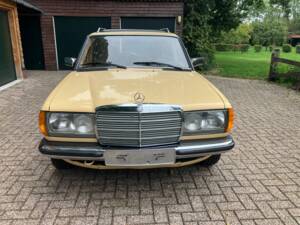 Image 5/33 of Mercedes-Benz 230 TE (1984)