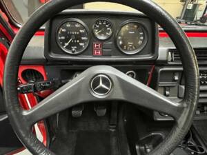 Image 6/50 de Mercedes-Benz 230 CE (1981)