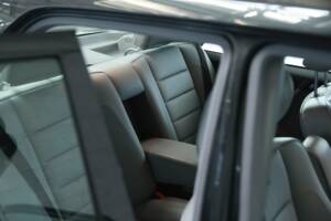 Bild 27/50 von Mercedes-Benz 500 E (1993)