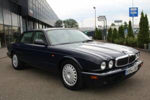 Bild 4/8 von Jaguar XJ 8 Executive (1997)