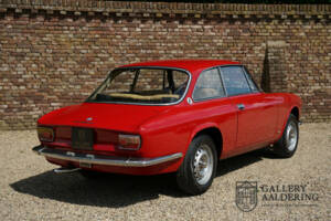 Imagen 48/50 de Alfa Romeo Giulia GT 1300 Junior (1975)