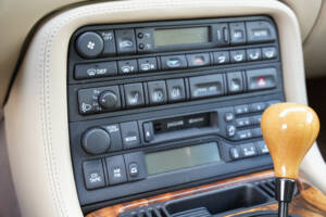 Image 13/50 of Jaguar XKR (2001)