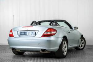 Immagine 39/50 di Mercedes-Benz SLK 200 Kompressor (2004)