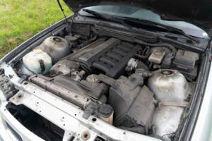 Image 24/40 de BMW 320i (1994)