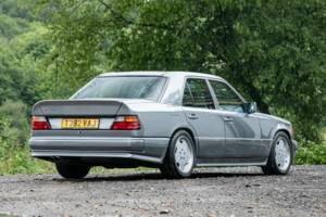 Image 3/43 of Mercedes-Benz 300 CE 3.2 AMG (1990)