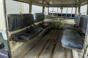Image 38/50 of Land Rover 109 (1978)